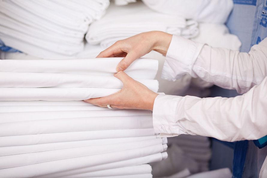 Gereinigte und gefaltete Kittel